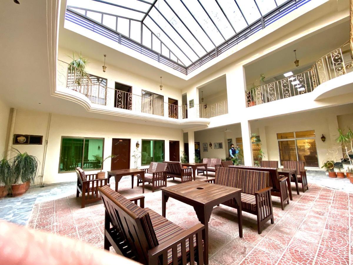 Hotel Shelton'S Rezidor House Peschawar Exterior foto